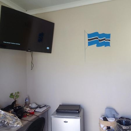 Birdville Bnb Guest House Gaborone Exteriör bild
