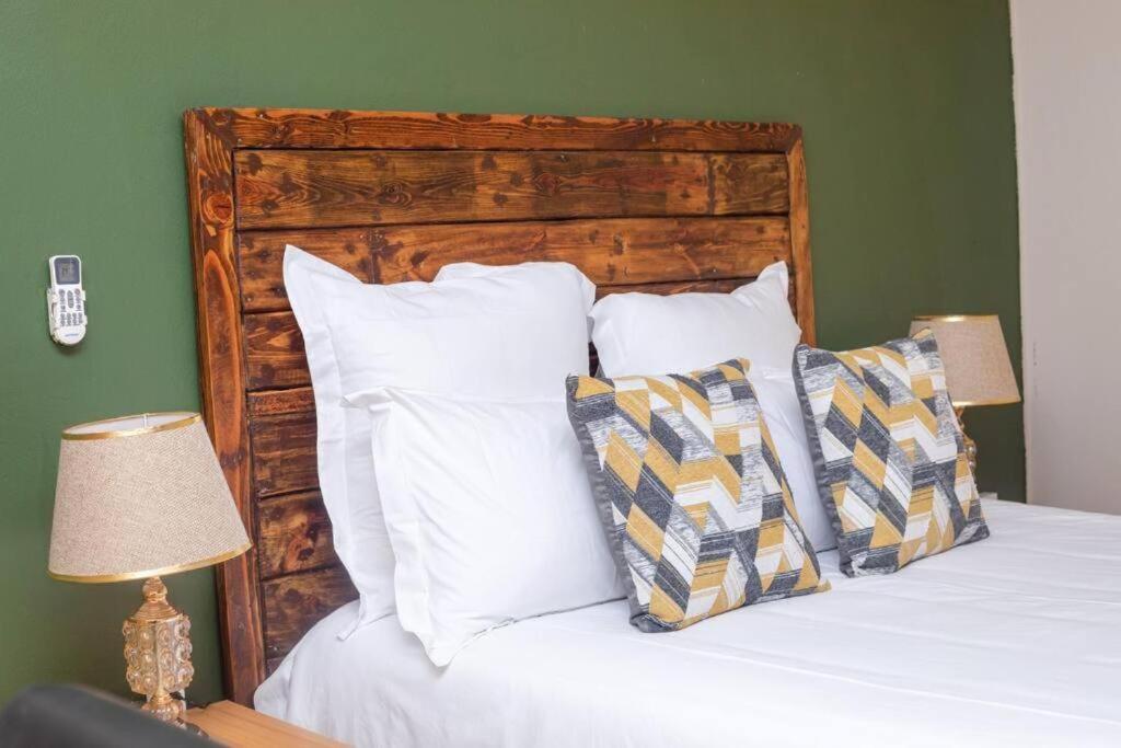 Birdville Bnb Guest House Gaborone Exteriör bild